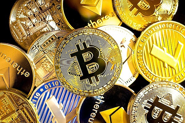 比特币以太坊行情观察：市场十字路口的抉择